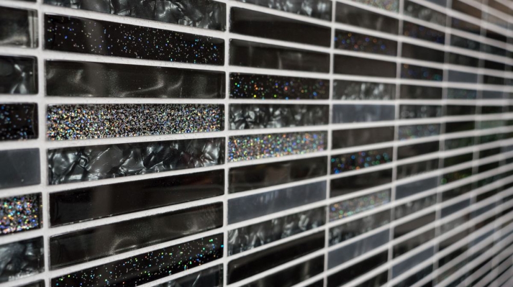 Batonnets de mosaique Mosaique de verre Night black translucide aspect croise noir brillant