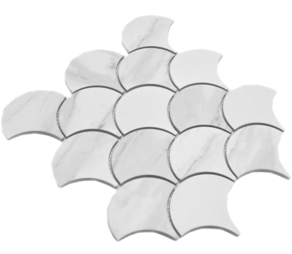 Mosaico ceramico Cararra escamas de pez blanco aluminio gris mate