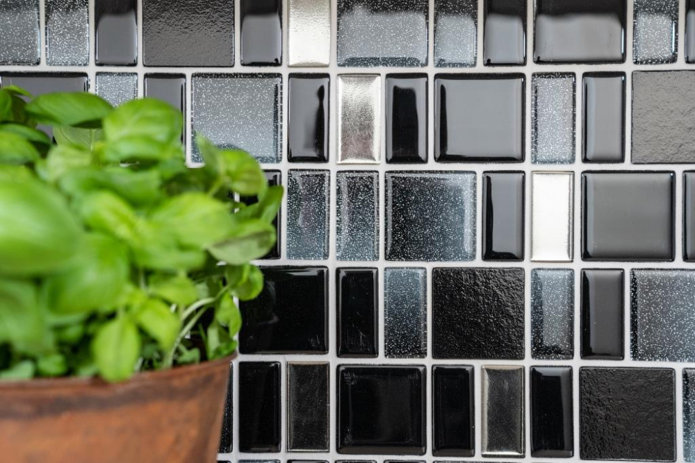 Piastrelle di mosaico Mosaico di vetro Nero Grigio antracite Combinazione di nero iridescente