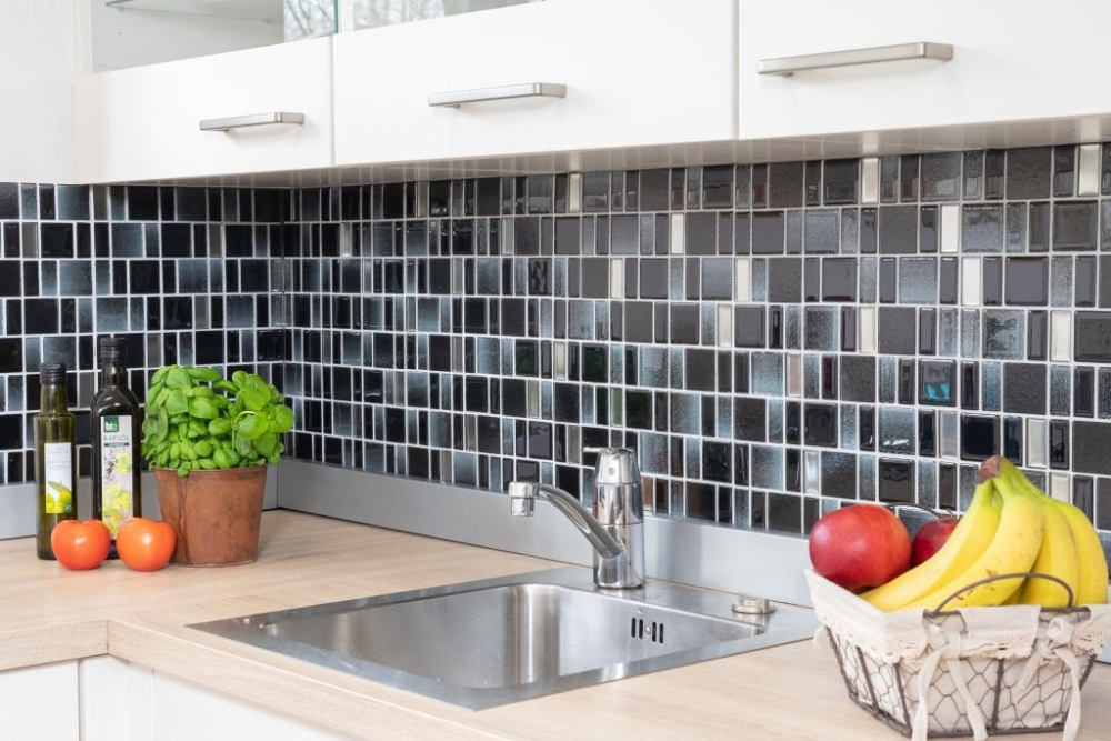 Piastrelle di mosaico Mosaico di vetro Nero Grigio antracite Combinazione di nero iridescente
