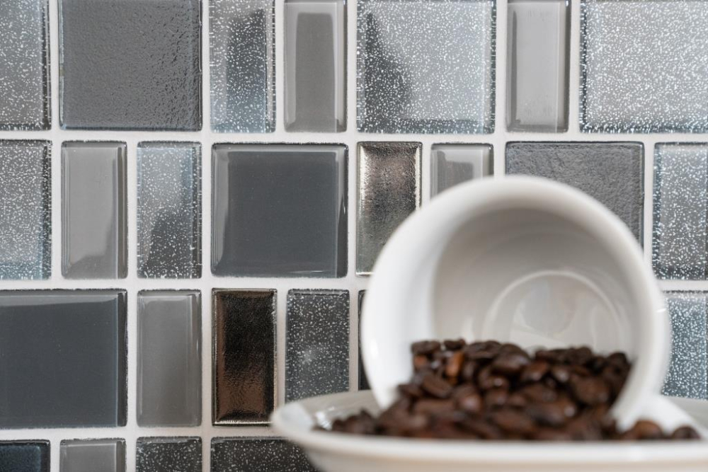 Carreaux de mosaique Mosaique de verre Anthracite gris Cream irise