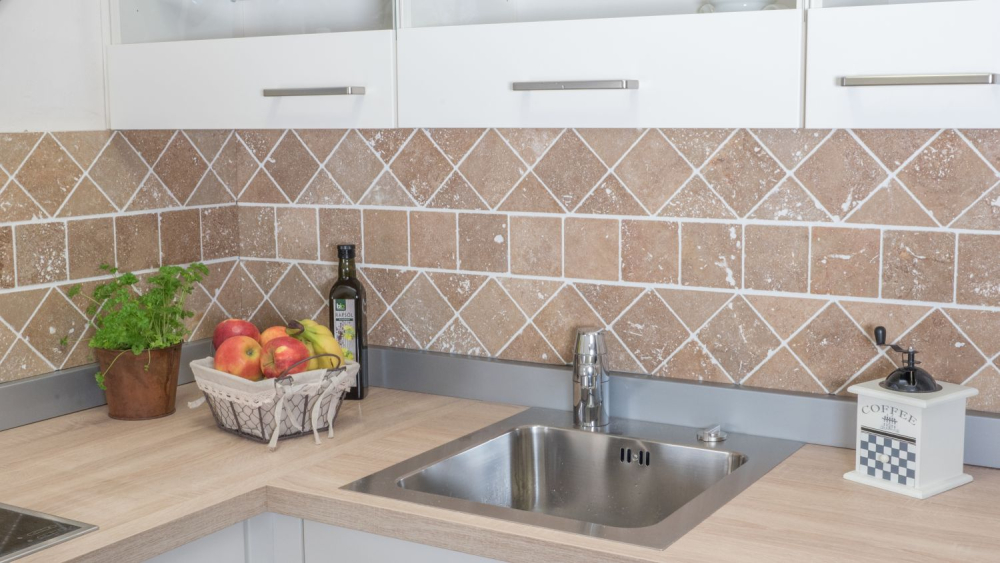Carreau Noce Antique Travertin noyer mat R10C