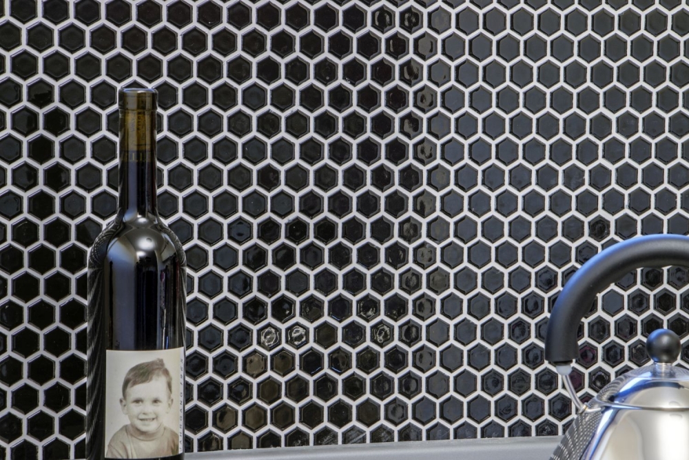 Mosaico esagonale uni nero lucido in ceramica aspetto esagono