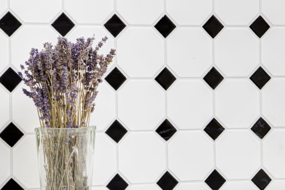 Mosaik Octa weiß matt mit schwarz glänzend Keramik Octagonoptik