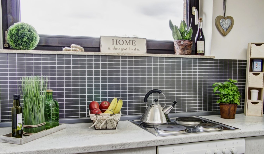 Varillas de mosaico metal liso mate ceramica aspecto reticulado metal gris
