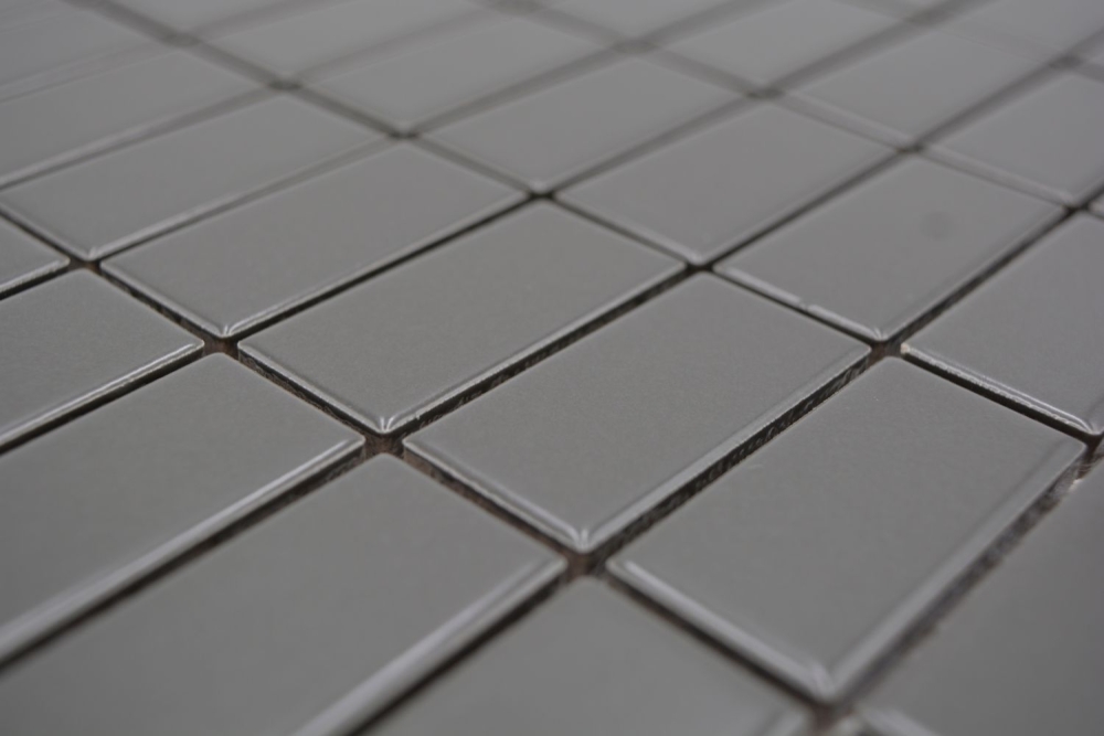 Varillas de mosaico metal liso mate ceramica aspecto reticulado metal gris
