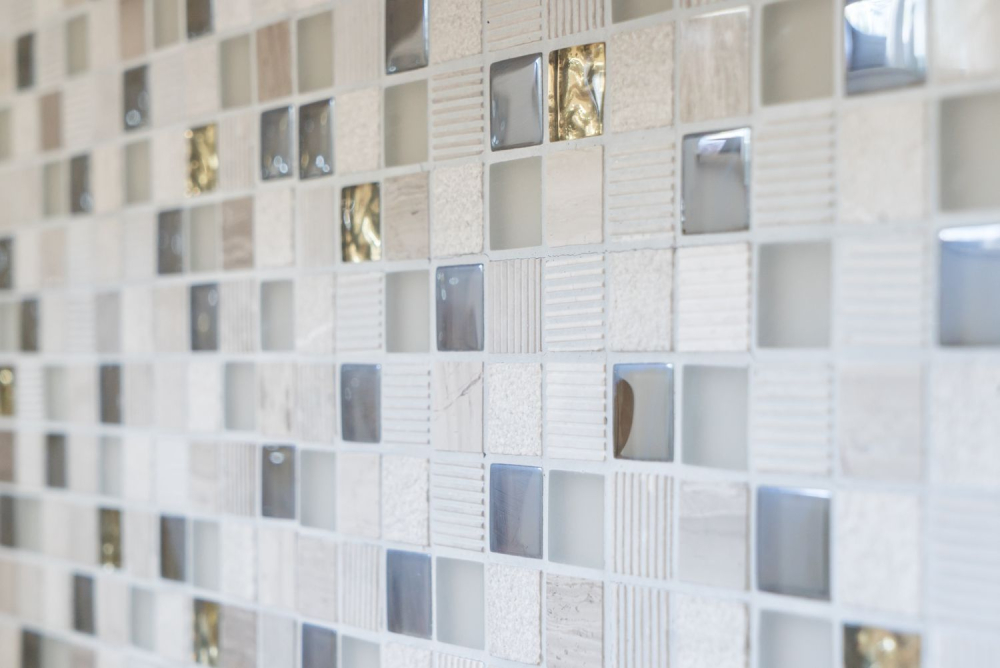 Mosaikfliesen Mix-Mosaik Marmor hellgrau gold Milchglas Struktur