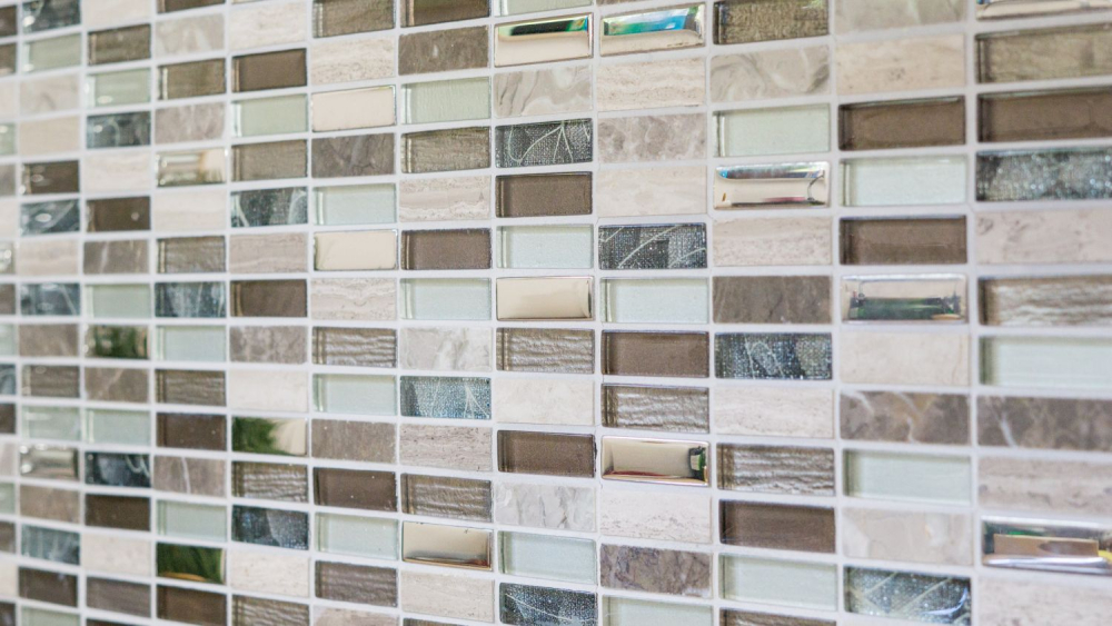 Mosaique rectangle mosaique de verre pierre mix brun clair mix translucide aspect croise argent gris brillant