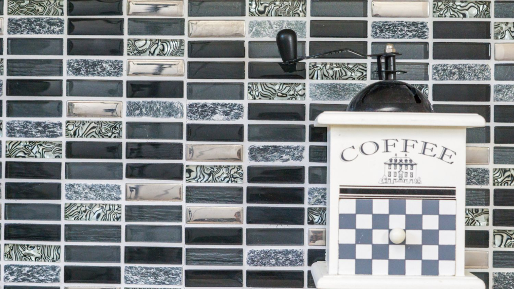 Mosaique rectangle mosaique de verre pierre mix noir mix translucide aspect croise argent gris brillant
