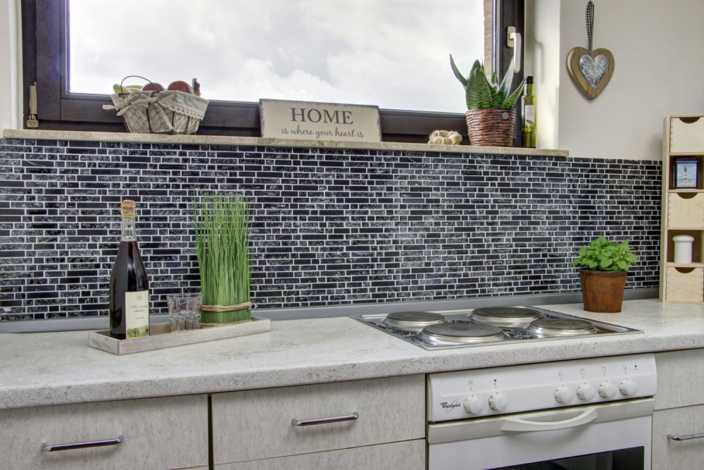 Mosaique composite Mosaique de verre Pierre mix noir Mix translucide Aspect de raccord de mur brillant