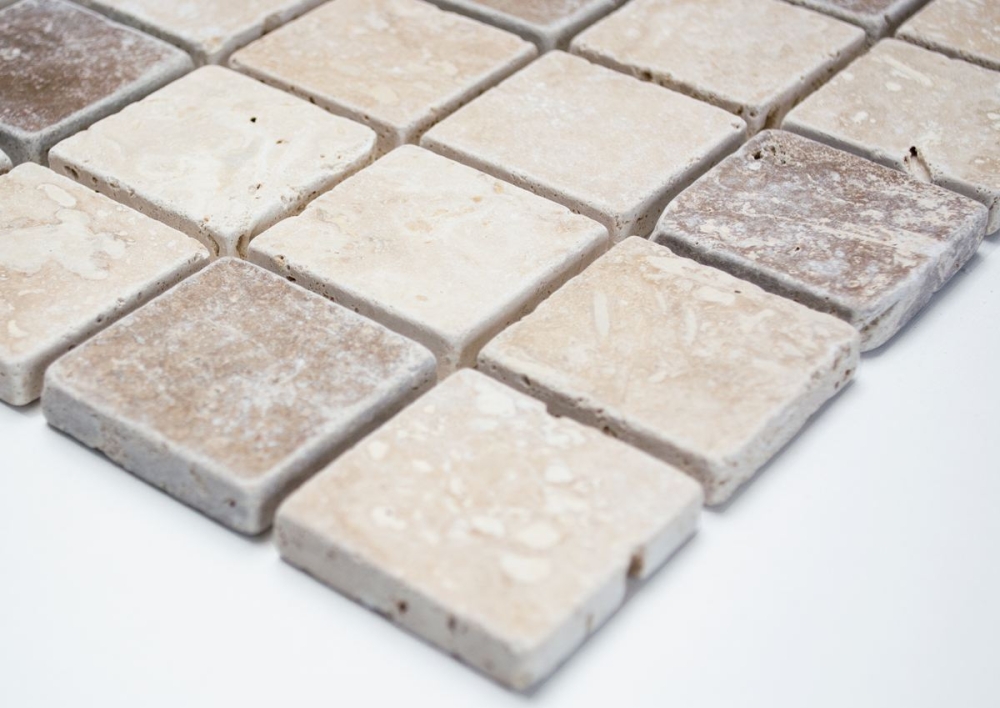 Mosaico cuadrado Chiaro + Noche travertino mezcla beige marron mate