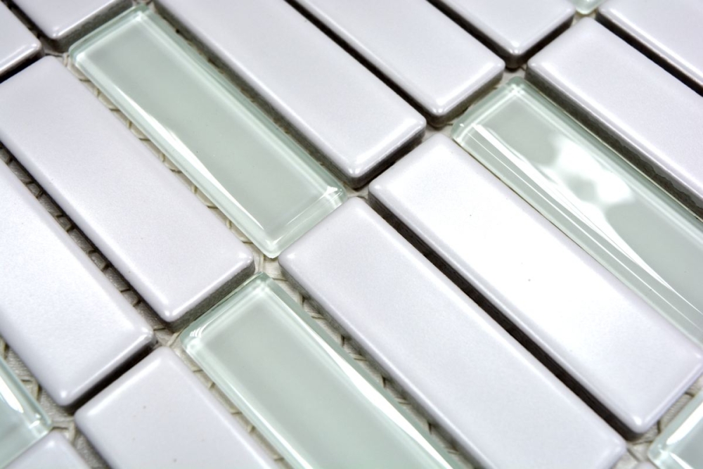 Le aste per mosaico mescolano il bianco opaco con il vetro ceramico a legami incrociati