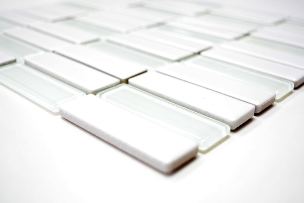 Le aste per mosaico mescolano il bianco opaco con il vetro ceramico a legami incrociati