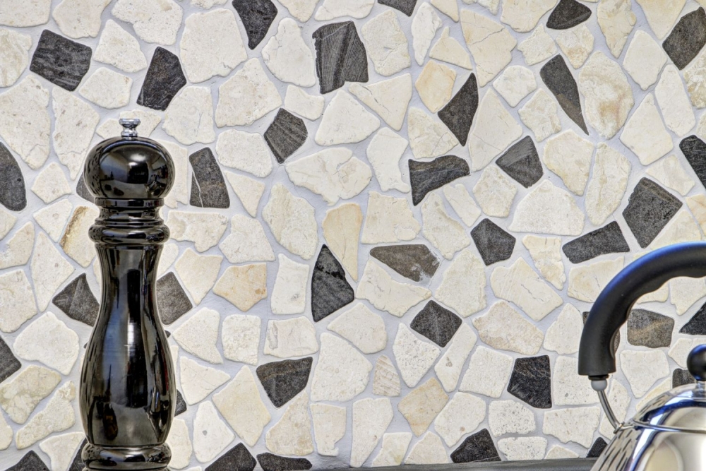 Mosaique brisee Ciot mix BianconeJava Marbre aspect brise beige noir mat