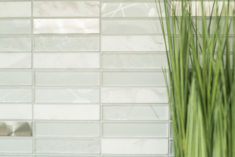 Mosaique rectangle mosaique de verre pierre mix acier blanc mix translucide inox aspect croise brillant