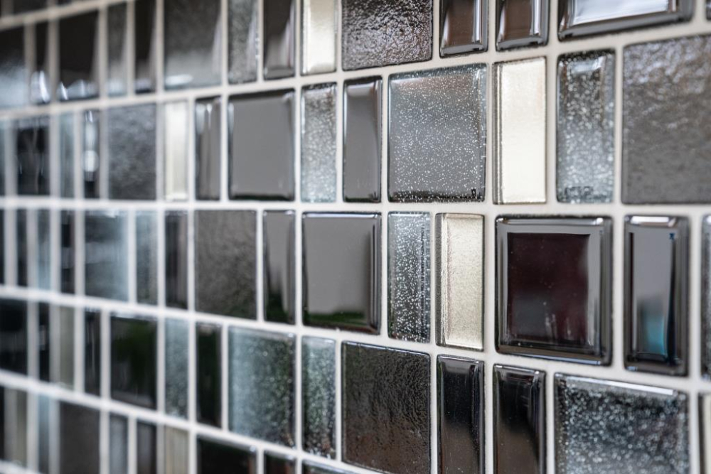 Piastrelle di mosaico Mosaico di vetro Nero Grigio antracite Combinazione di nero iridescente