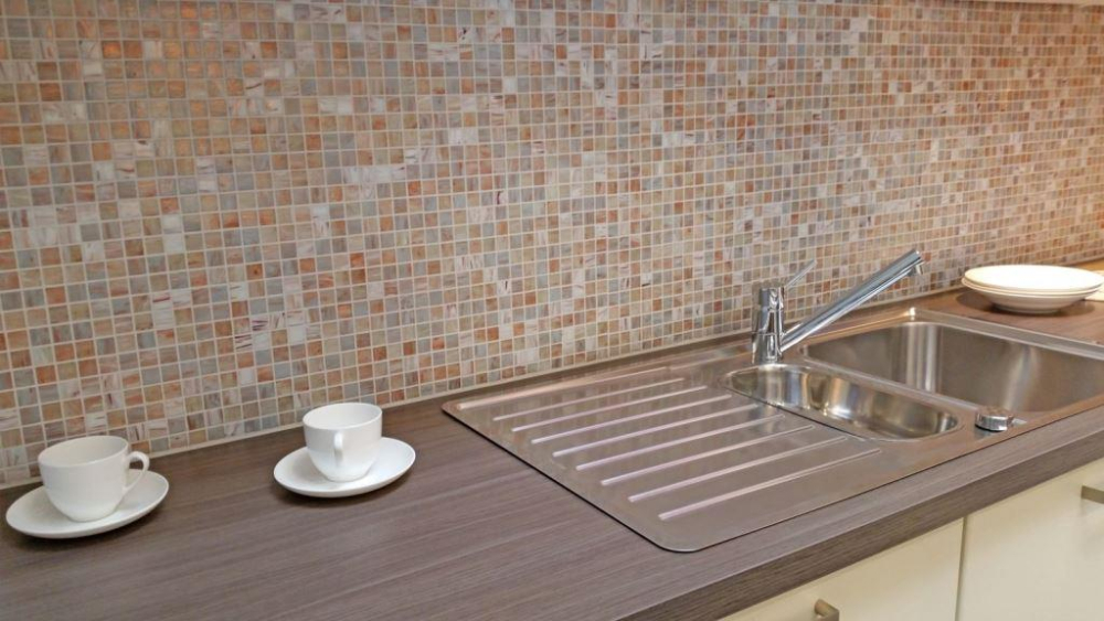 Mosaique carree Goldensilk beige clair verre brillant