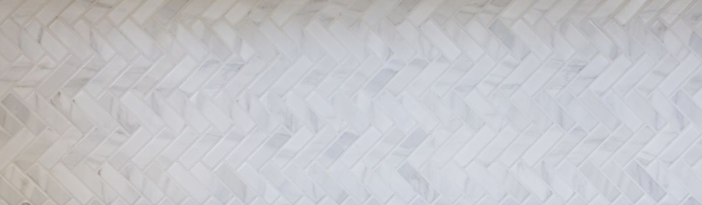 Fischgrät Mosaik weiß grau Carrara Optik Steinoptik Fliese Keramikmosaik 24-SO10