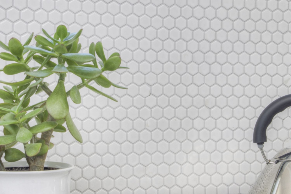 Mosaico esagonale uni bianco lucido in ceramica effetto esagono