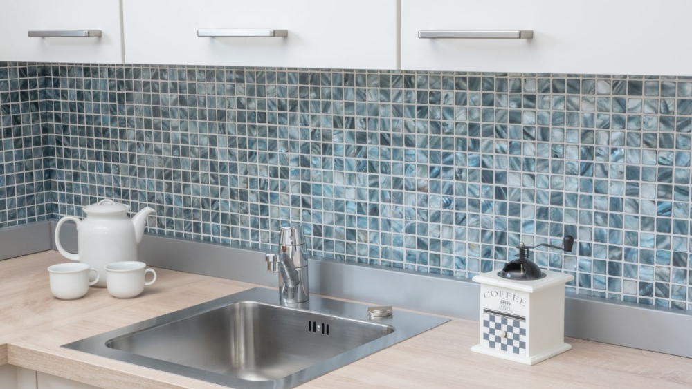 Mosaik Quadrat mix blaugrau Muschel glänzend
