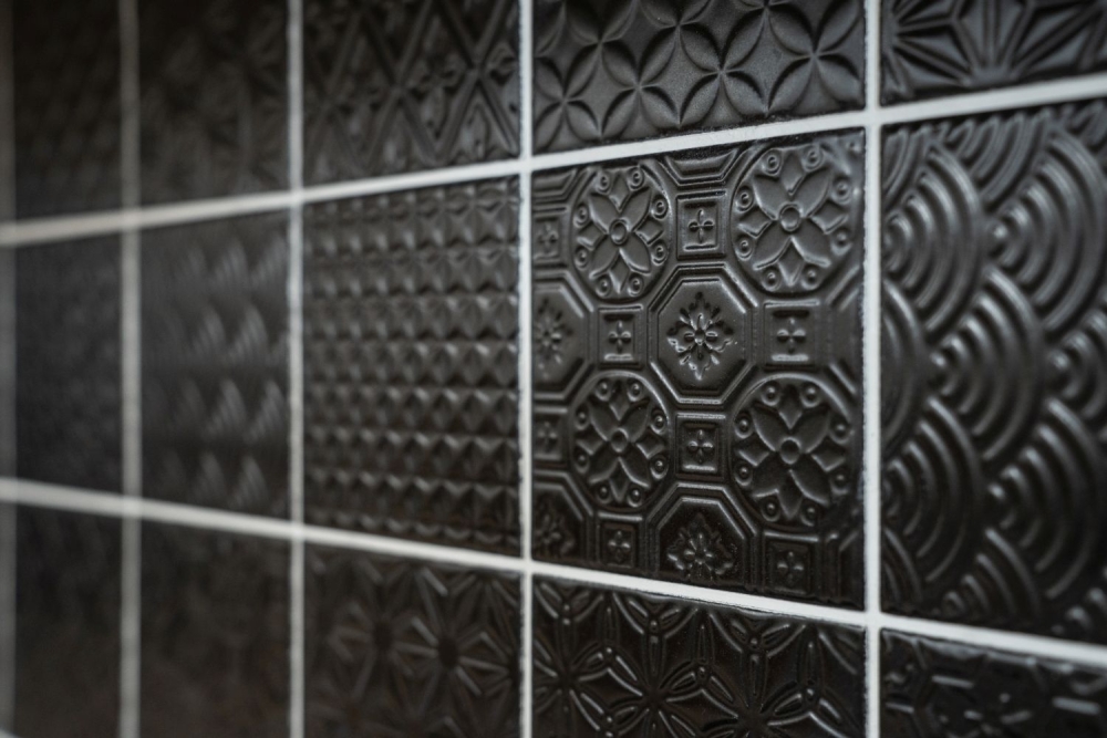 Mosaico quadrato Spirit in ceramica nera effetto retro opaco