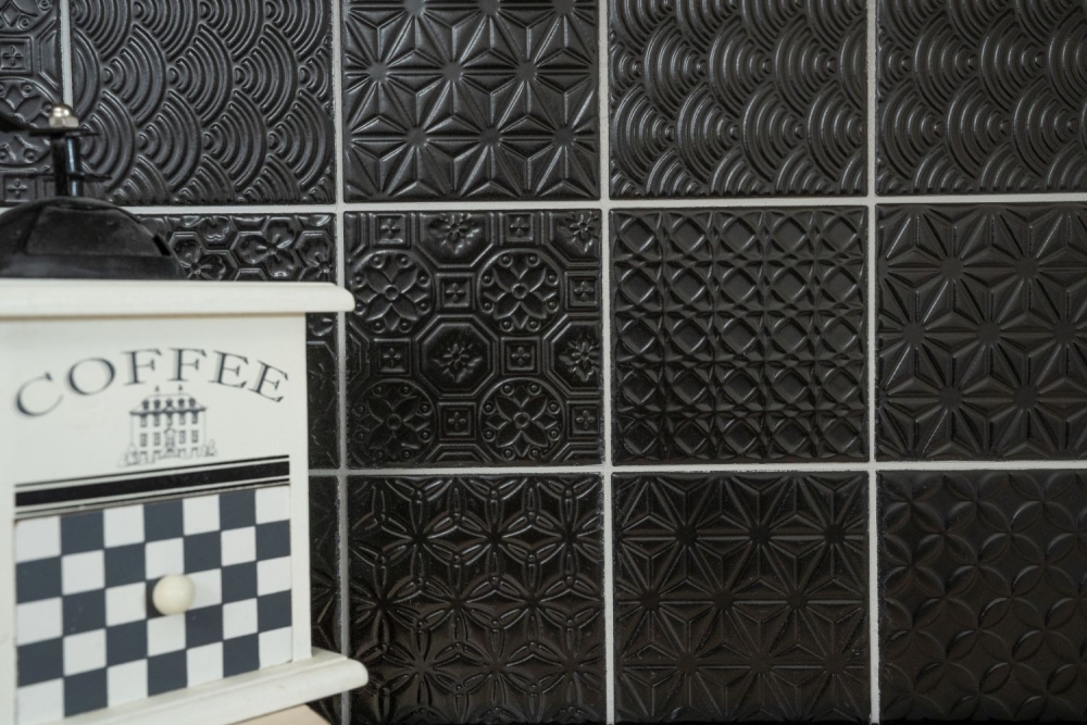 Mosaico quadrato Spirit in ceramica nera effetto retro opaco