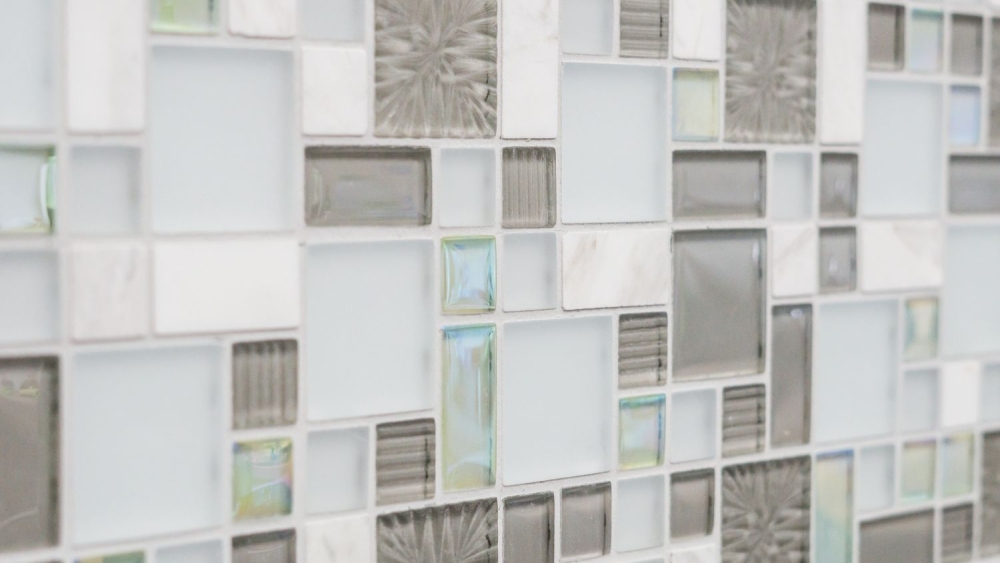 Mosaico combinacion vidrio mosaico piedra mezcla blanco mate gris mezcla translucido combinacion look