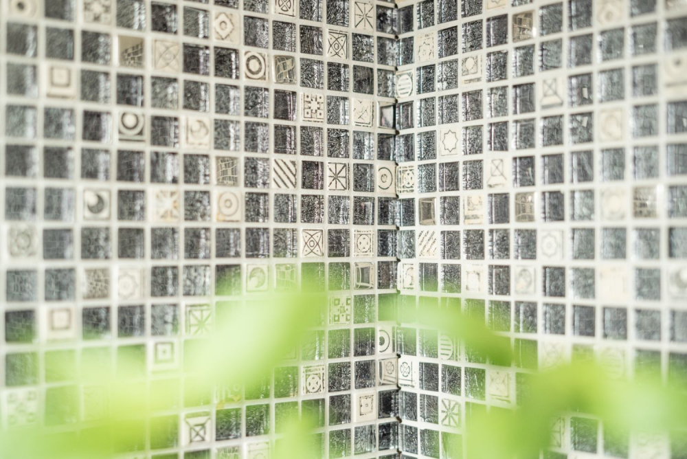 Mosaique carre Mosaique de verre pierre mix blanc argent noir structure mix translucide aspect relief brillant