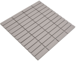 Mosaico de varillas ceramicas lisas gris claro sin esmaltar efecto cruzado mate R10
